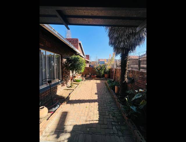 3 BEDROOM SIMPLEX FOR SALE IN BIRCHLEIGH